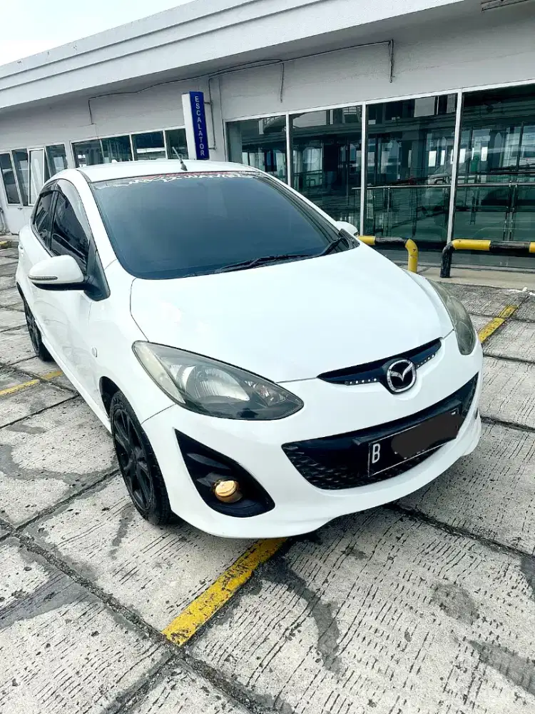 Mazda 2 R 2011 Putih Matic