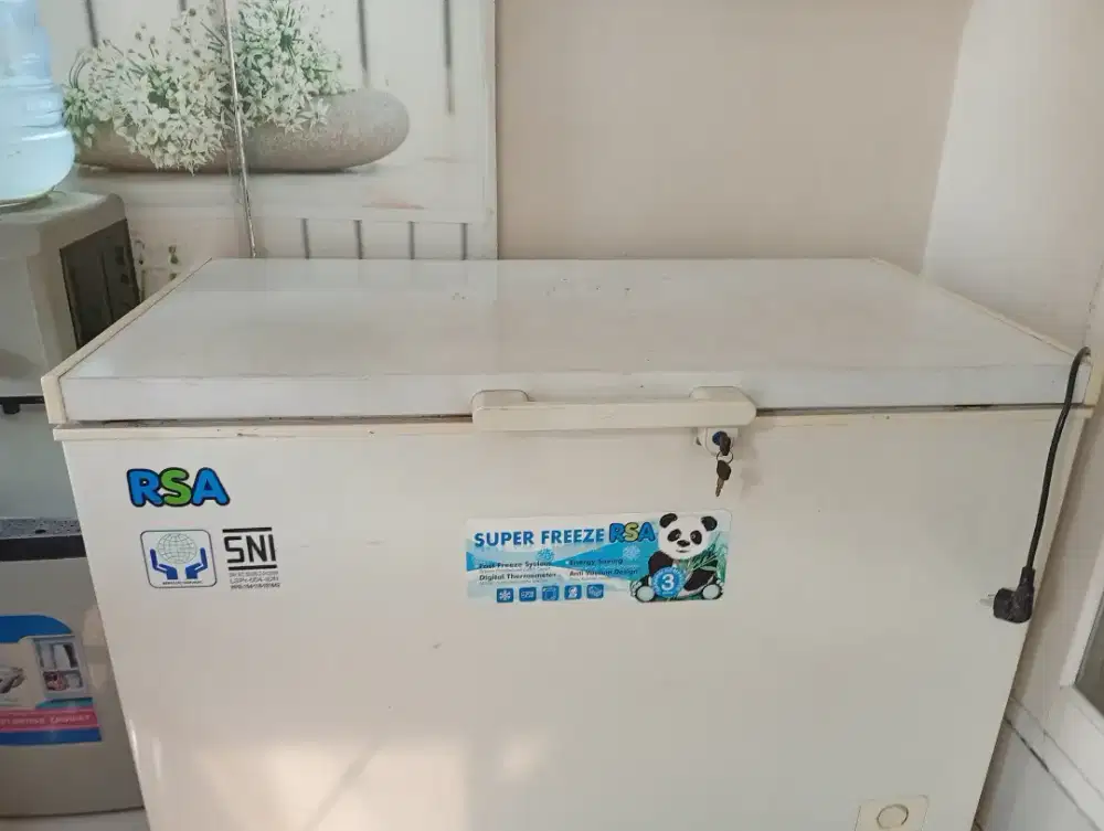BISMILLAH, di jual murah freezer RSA 310 liter