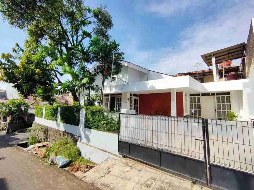 Rumah  Hitung Tanah di Kebayoran Lama harga di bawah 4 M? LT 240 m², lokasi premium, akses ke mana-mana