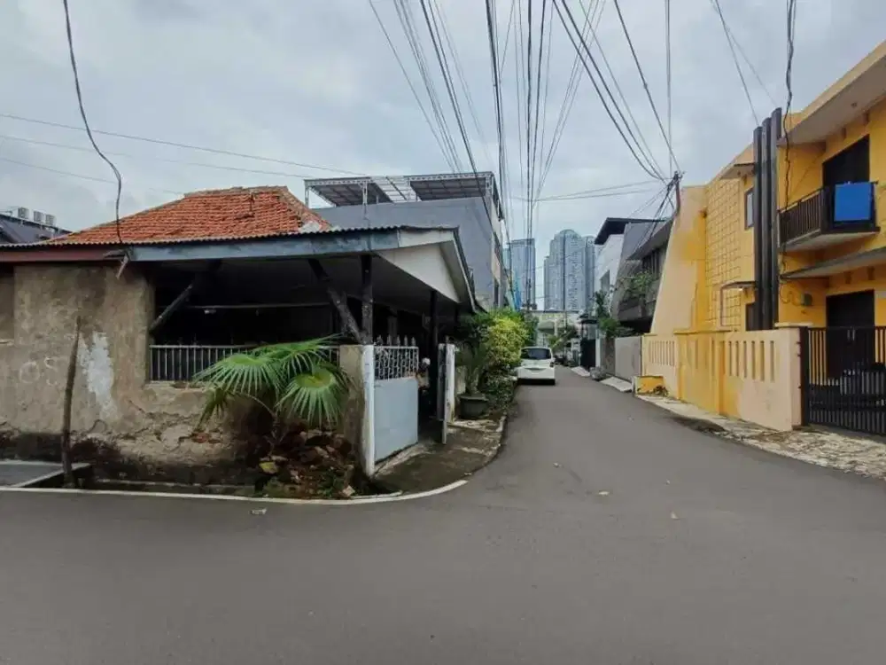 Dijual Rumah Posisi Hook Lokasi Menarik, Cocok untuk Rumah Kost, Tomang, Jakarta Bart, Gelong Baru