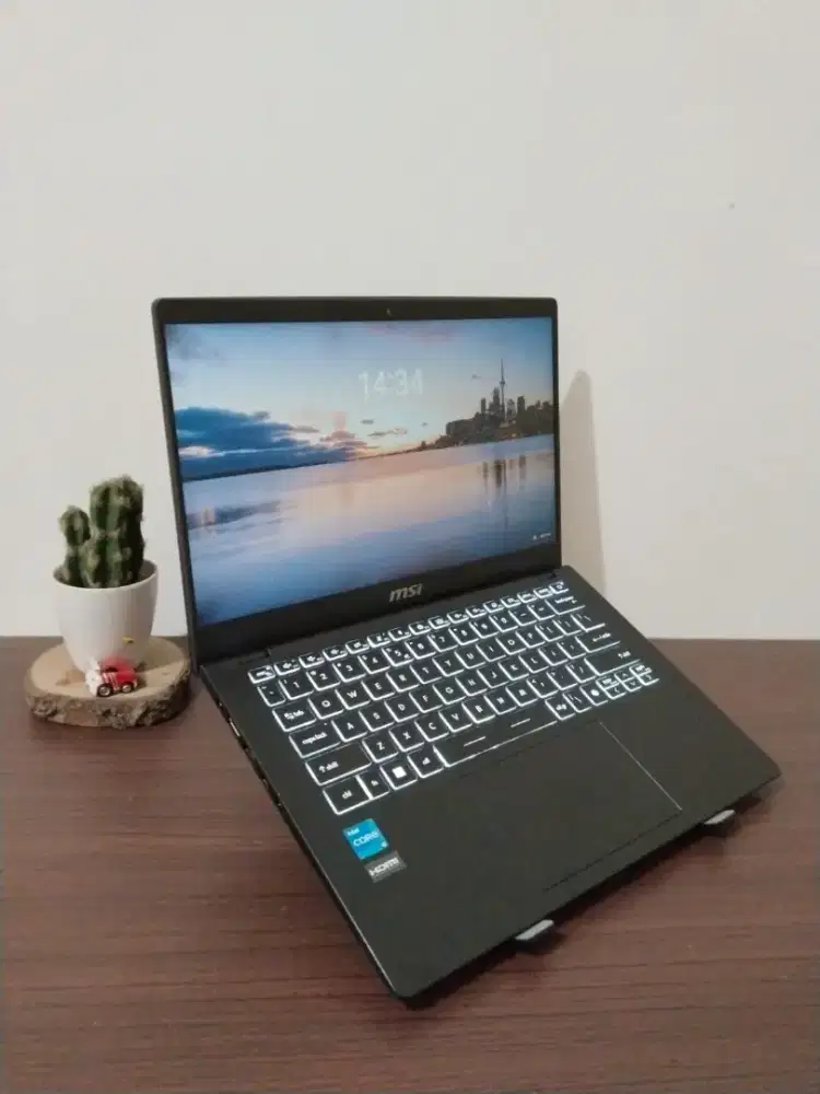 Msi Modern 14 Intel core i3 gen 12 /8/512