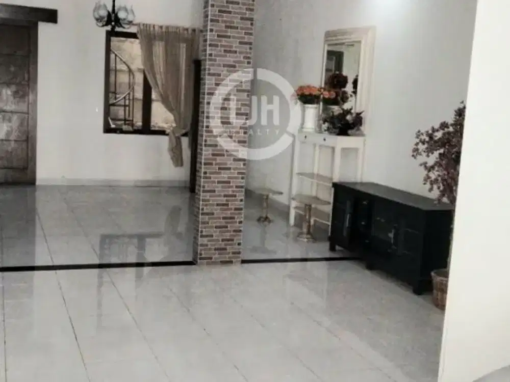 Rumah Disewakan di Cluster Aralia Harapan Indah Bekasi Jawa Barat Semi Furnished