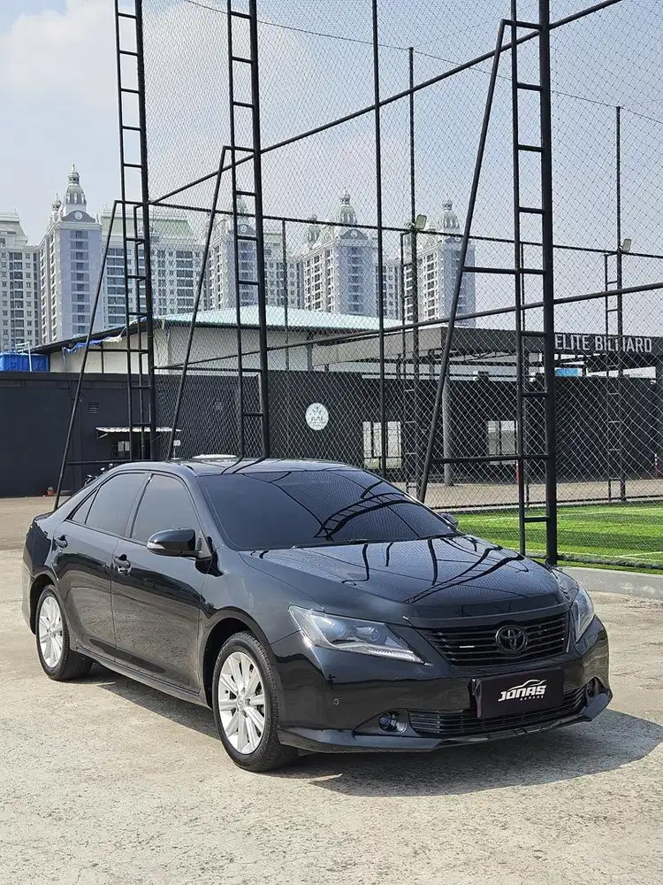TOYOTA CAMRY V 2013 HITAM LOW KM