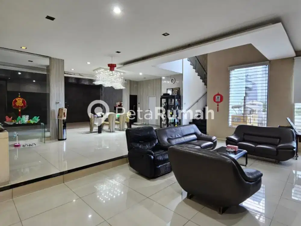 DIJUAL VILLA HOOK JALAN SAKURA KOMPLEK CEMARA ASRI - DAERAH MEDAN ESTATE (vincent)