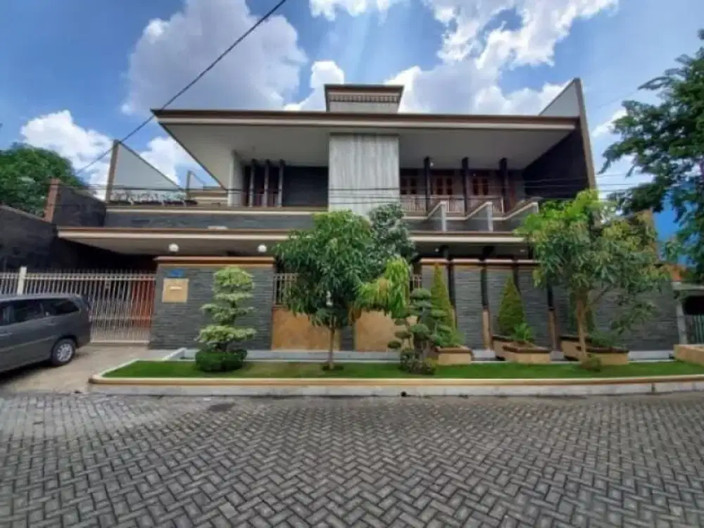 Rumah Mewah 3 Lt di Gayungsari dekat Raya A yani, Masjid agung sby, Mall dan Bandara
