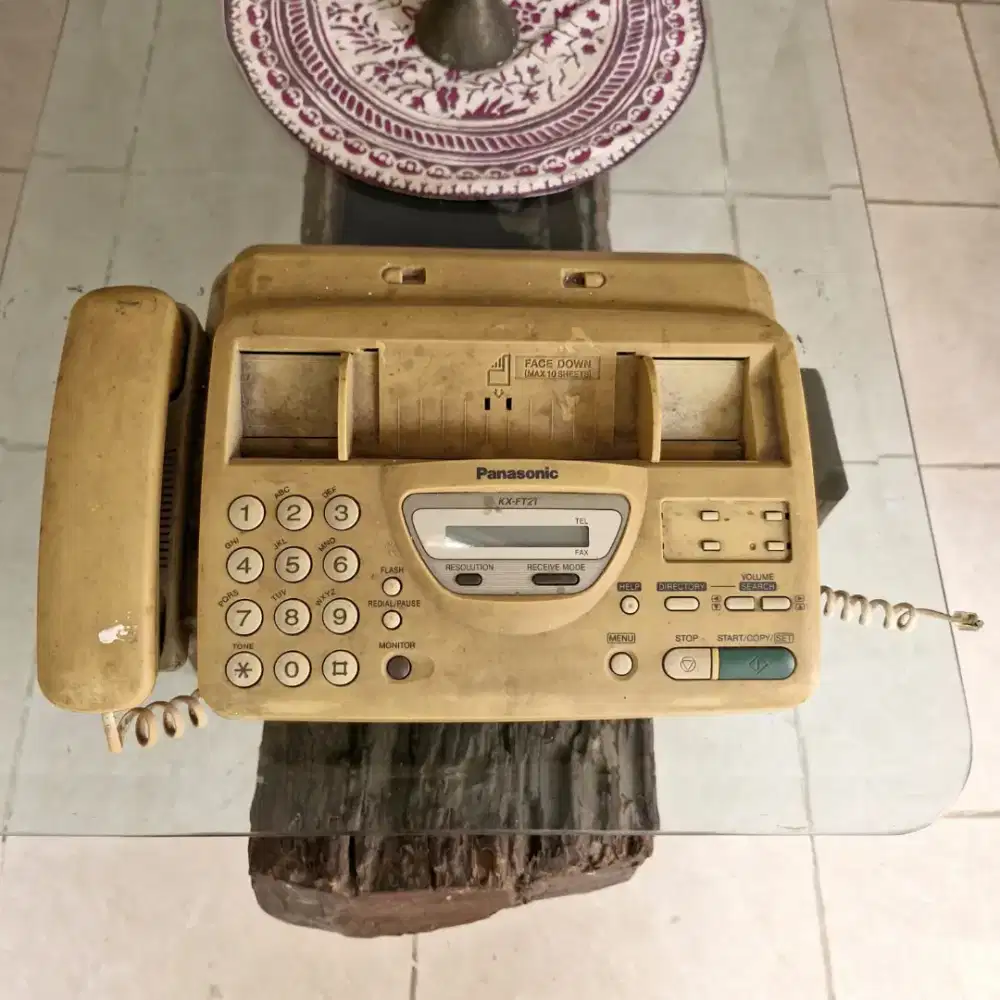 Telepon kantor jadul buat pajangan