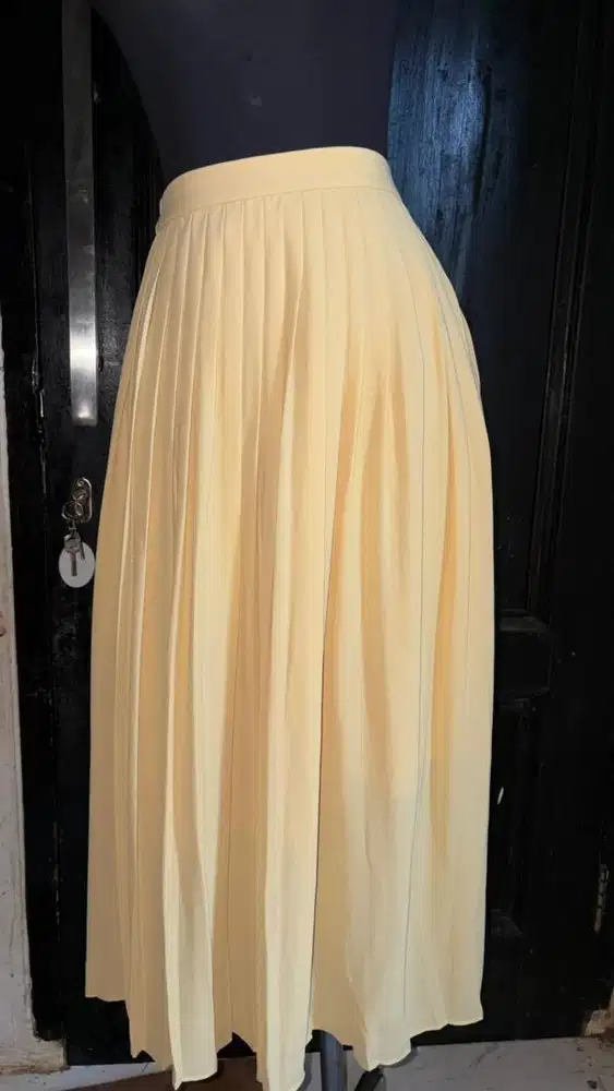 Rok uniqlo soft yellow