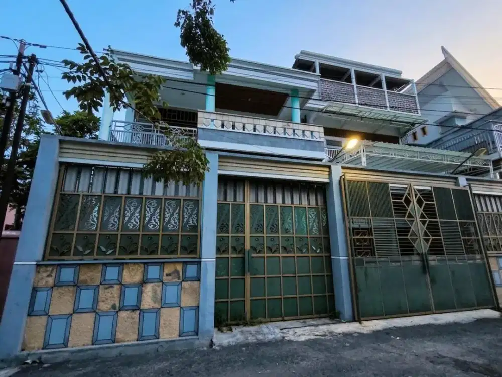 JUAL CEPAT! Rumah di Probolinggo - 3 Lantai, Hadap Timur
