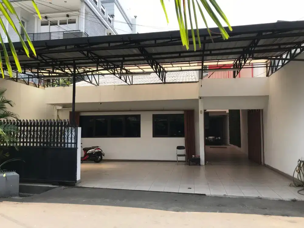 Dijual Rumah Usaha di Dareah Taman Sari,Lt.11.5x44.5m2,Hdap Utara