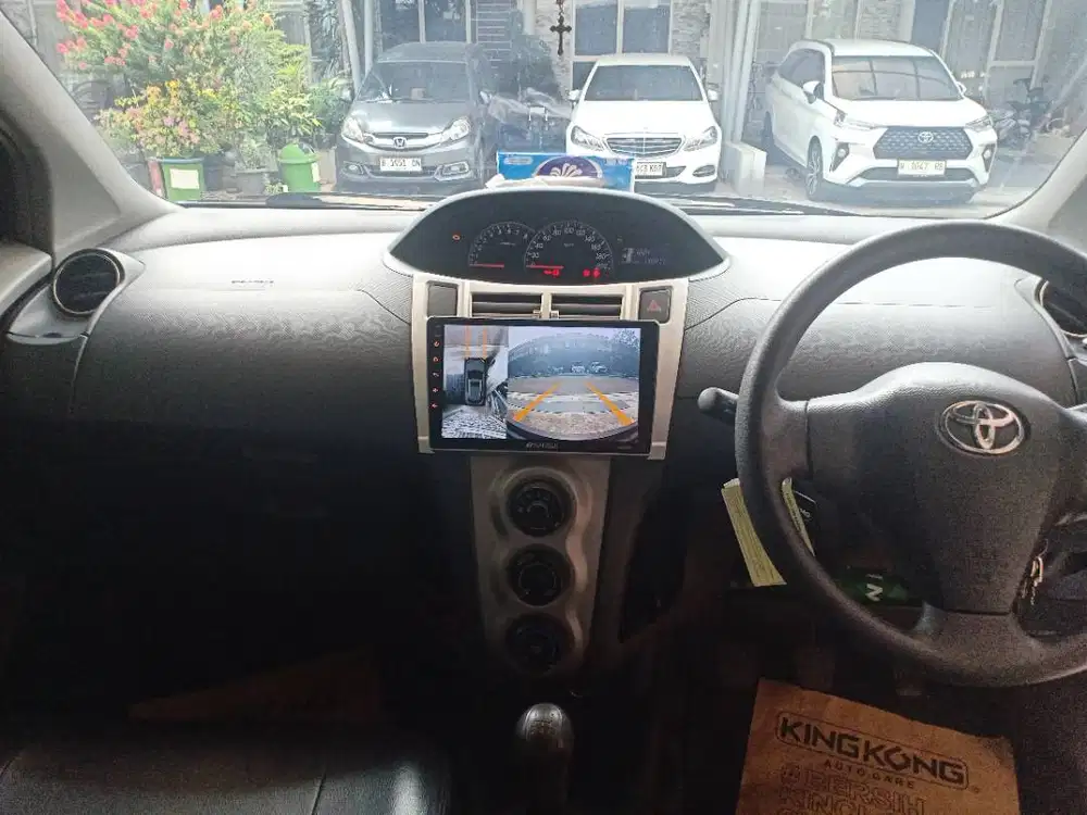 DIJUAL YARIS E MANUAL BENSIN WARNA HITAM TH 2010