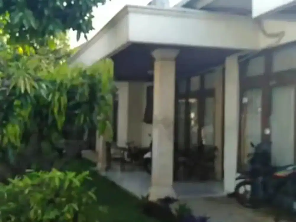 Dijual Rumah di Jl Fatmawati. Ada Pool dan Backyard.