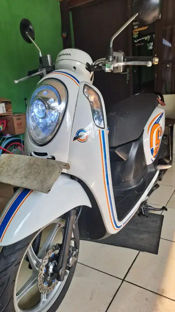 SCOOPY FI TYPE ESP stster halus ISS B DKI jkt lengkap mulus mesin ok