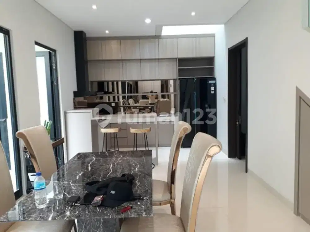 Summarecon Rumah Luks Full Furnished dekat gbla