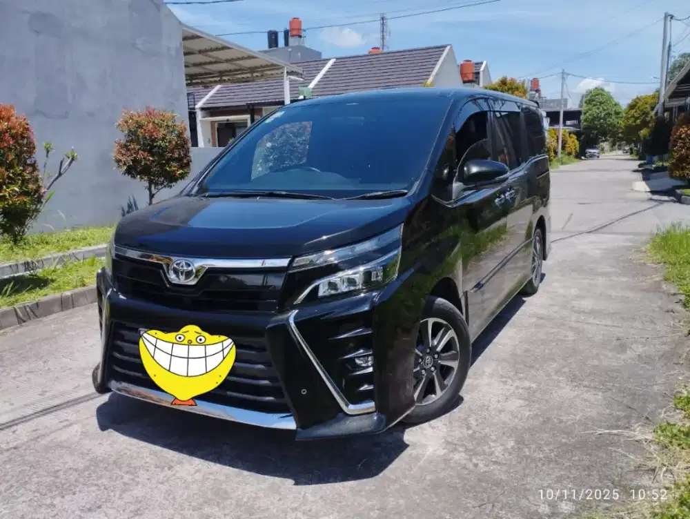 Mulus Toyota Vovy Hitam