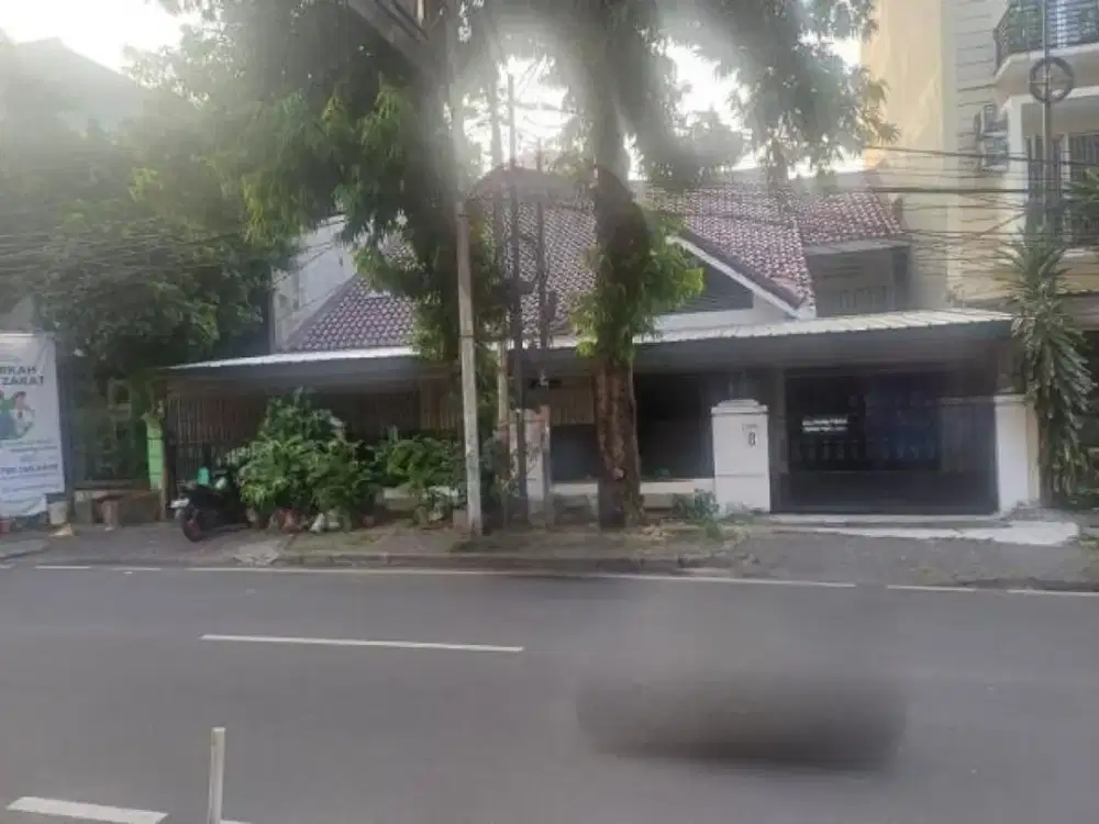 Di Jual Rumah Lokasi di Jalan Utama, Cocok untuk Usaha, Tomang Jakarta Barat