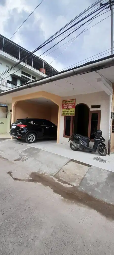 Disewakan rumah strategis pinggir jalan re Martadinata