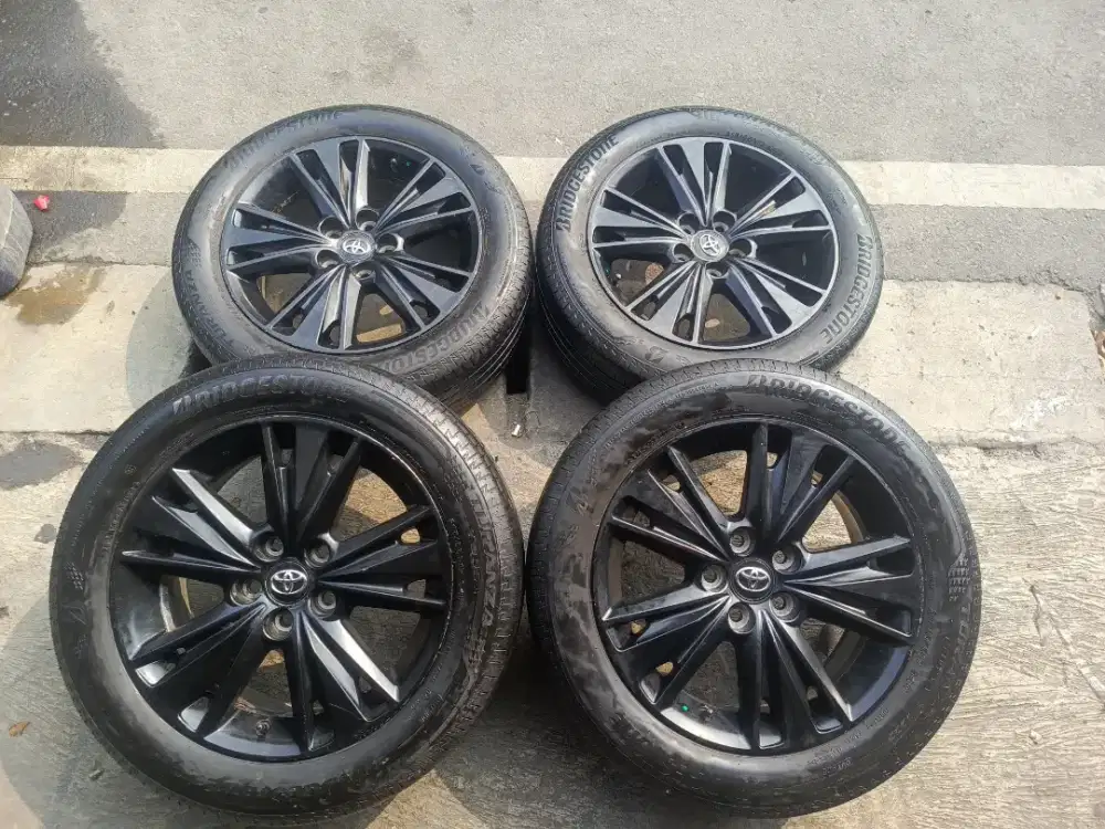 Dijual Velg Original  Venturer Ring 17 Lebar 7,5in Lubang PCD 5 ×114