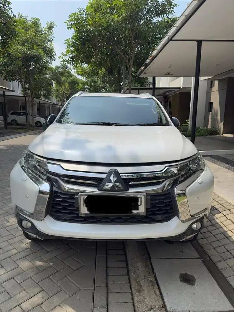 Pajero sport dakar 4x2 AT white
