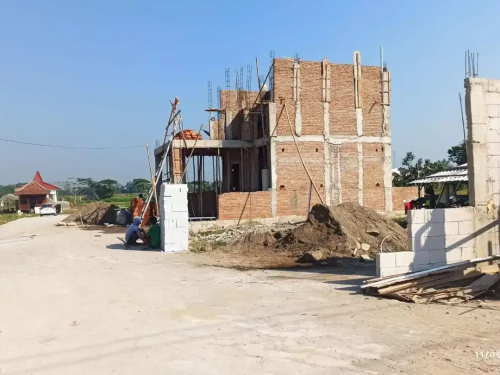 RUMAH 2 LANTAI DI KLATEN DEKAT PEMDA