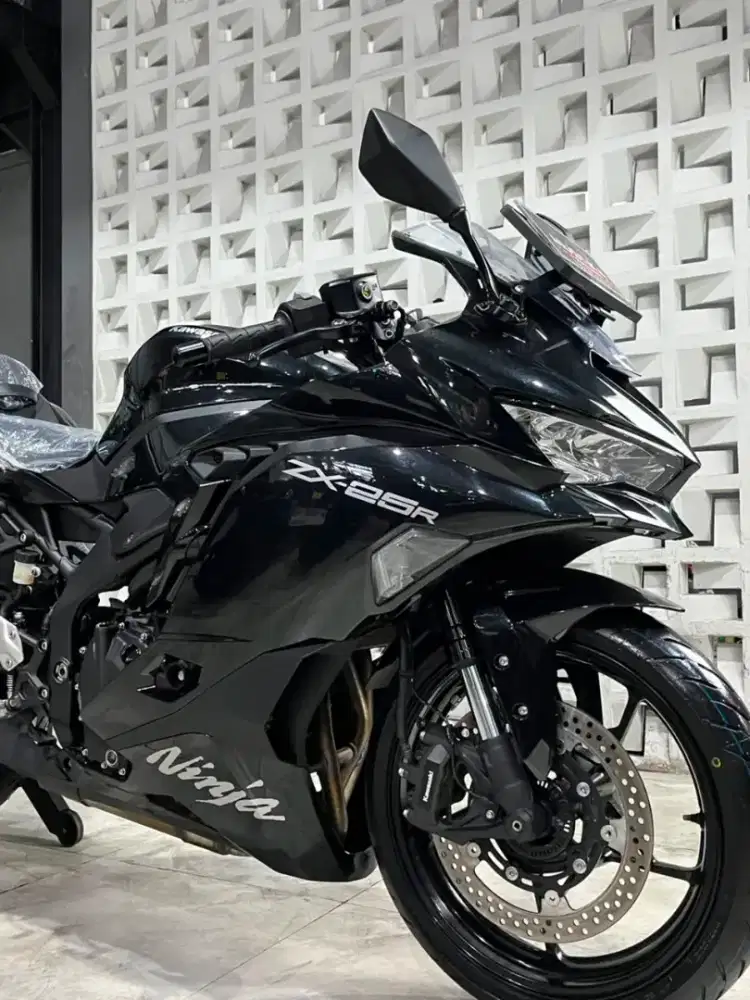 KAWASAKI ZX25R NON ABS 2024 - Chintia Mustika