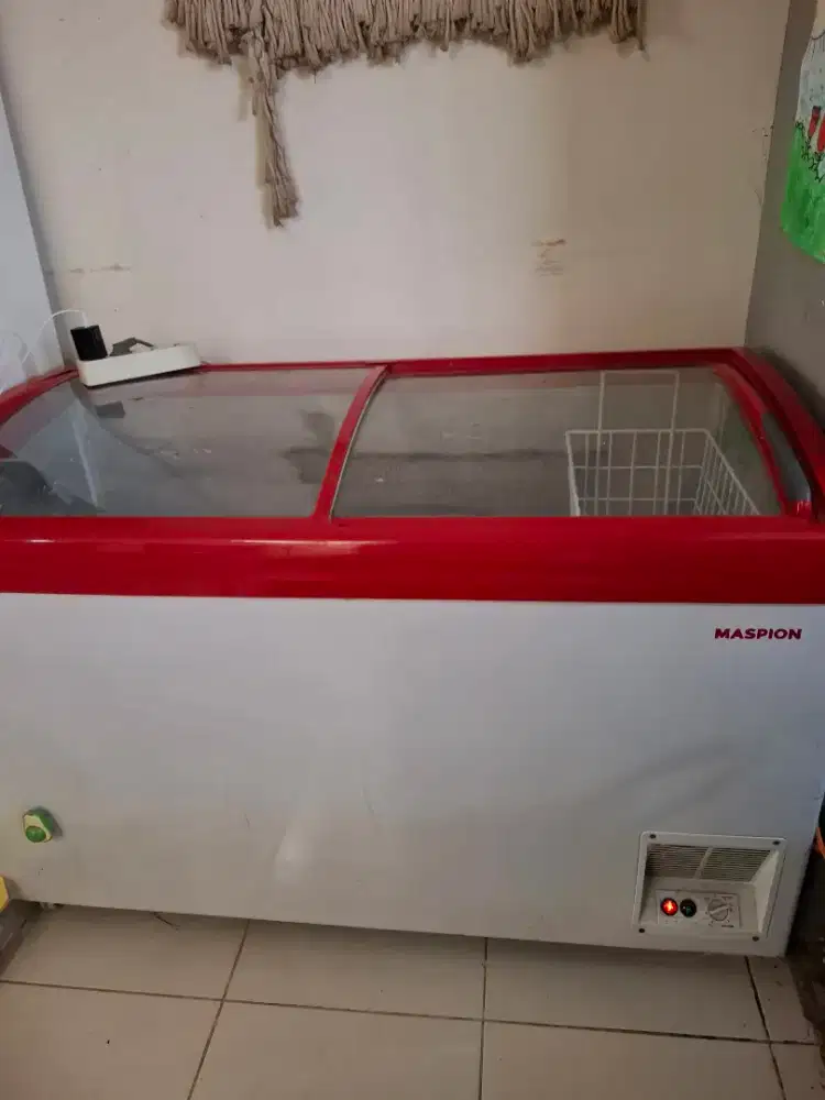 Chest Freezer Maspion 400 L Beku jual cepat