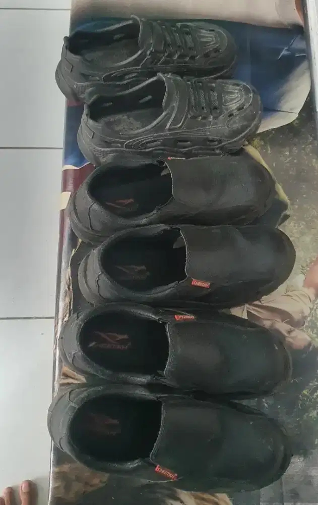 Sepatu Safty masih bagus yg punya Risen kerja mau mudik