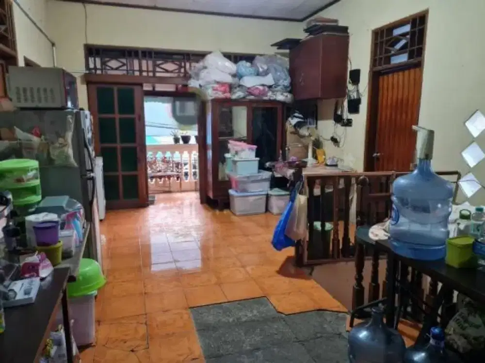 Dijual Rumah 2 Lantai Siap Huni, Lokasi Strategis, Tomang, Jakarta Barat