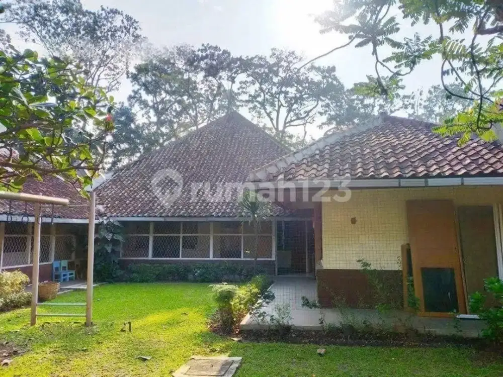 Rumah Vintage Klasik Belanda Sayap Riau Bandung