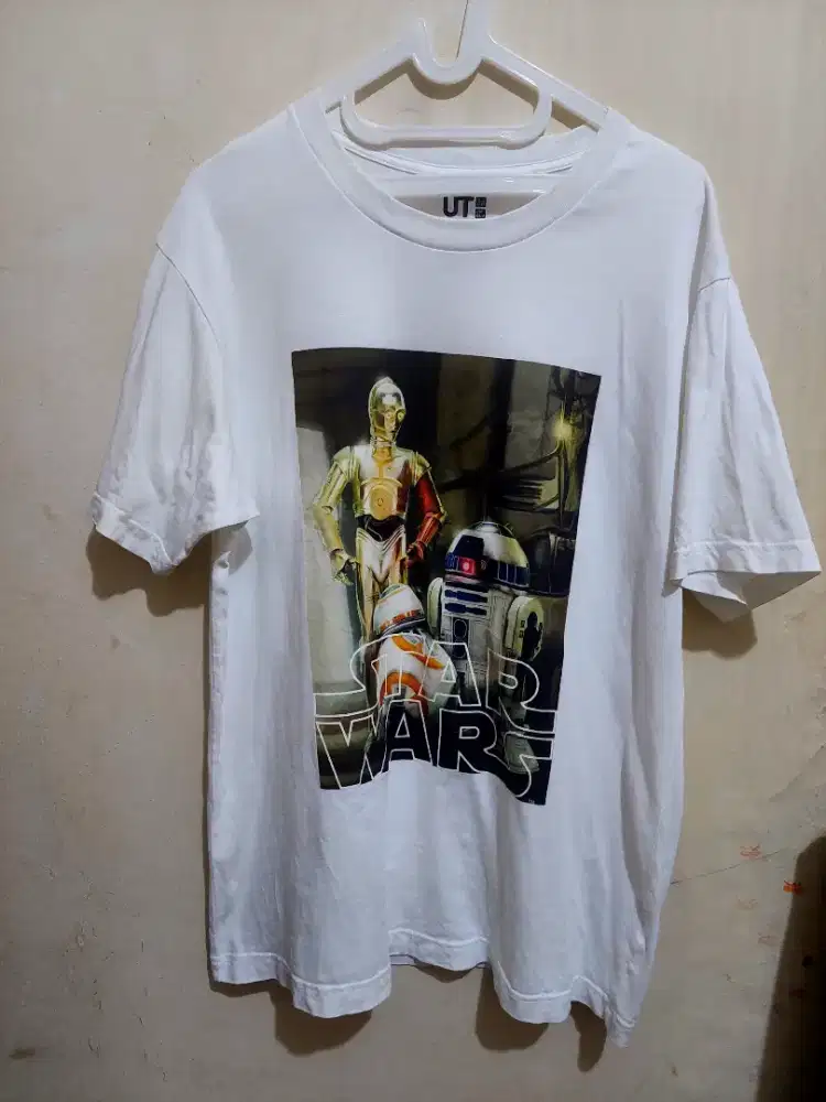 Kaos uniqlo x Star wars minus hole jarum di belakang