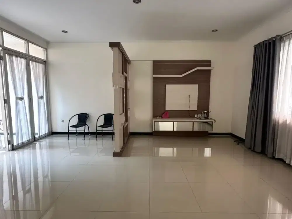 Rumah 2 Lantai Siap Huni di Sommerville Taman Kopo Indah 5