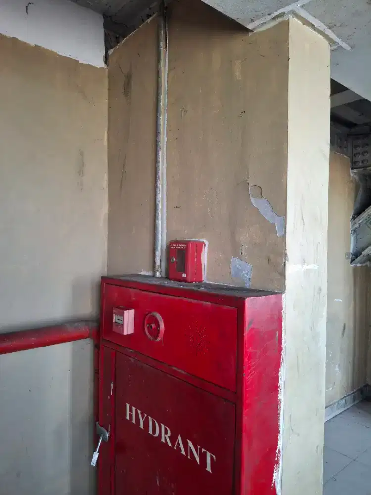 Di cari helper proyek hydrant