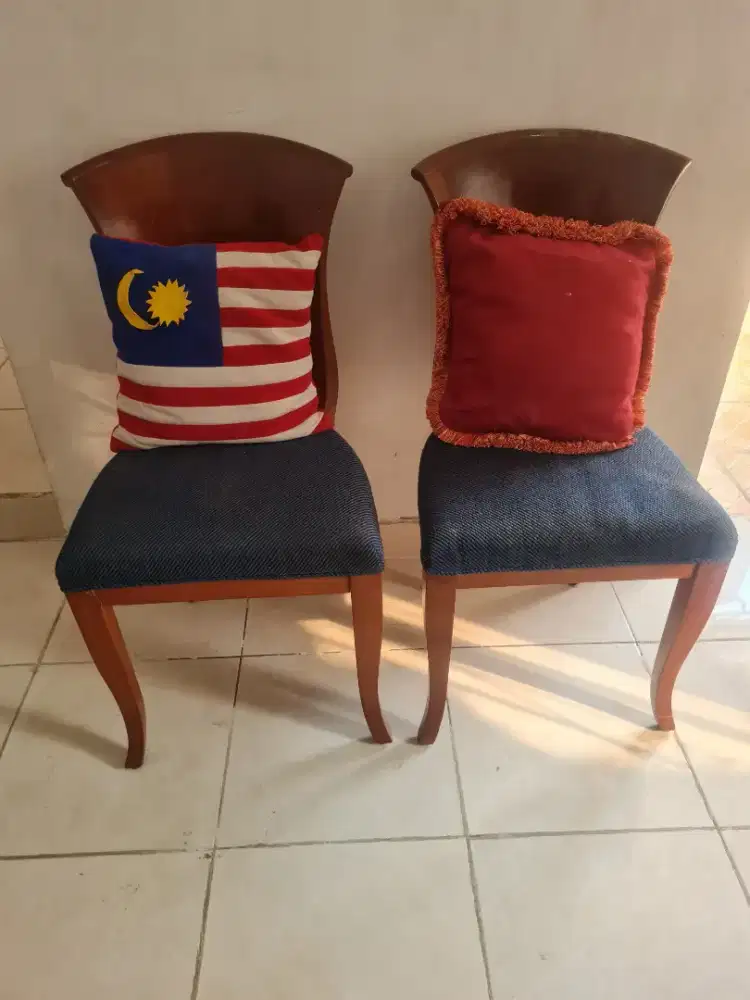 KURSI TAMU BUSA KAYU SEPASANG ELEGAN