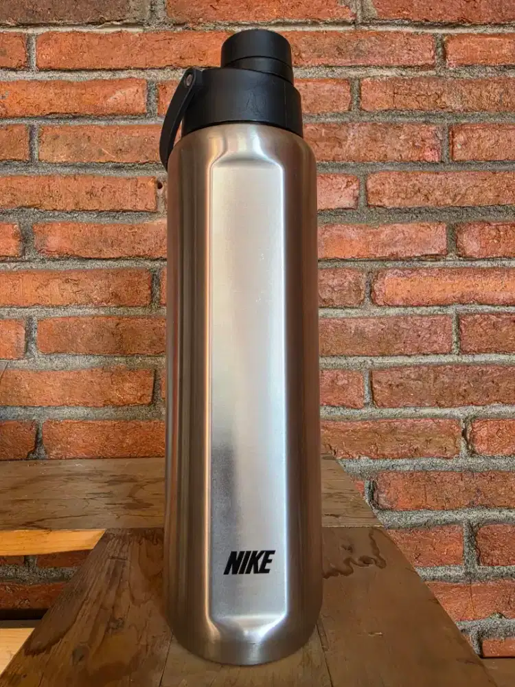 Recharge Stainless Steel Chug Water Bottle 700ml Nike Original Second