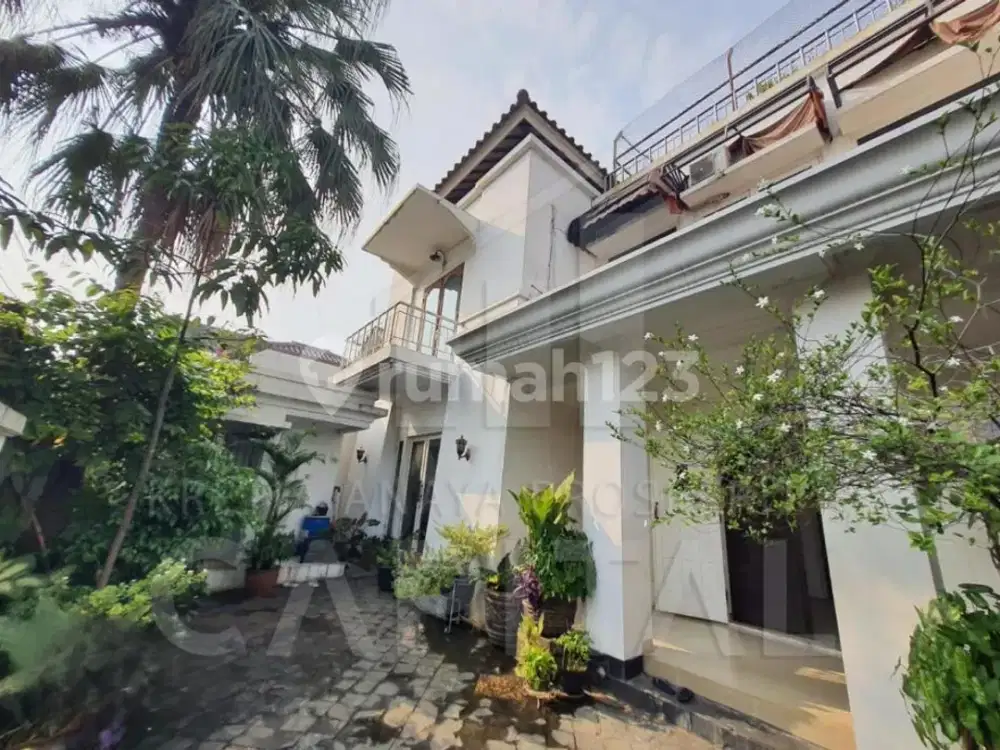 Rumah Bagus dan Strategis dengan Harga Dibawah Harga Pasar Area Tebet Jakarta Selatan