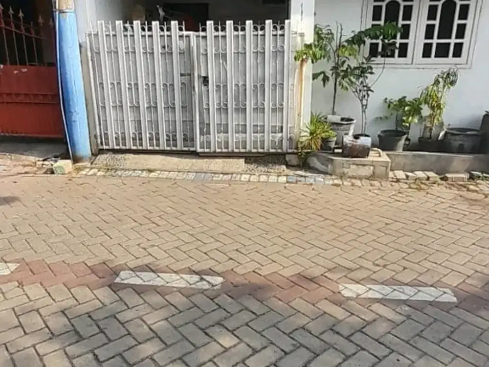 Perumahan 1,5 lantai Perumahan Rewwin, Waru, Sidoarjo