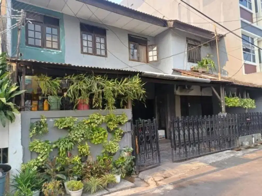 Di Jual Rumah Hitung Tanah di Lokasi Strategis di Tomang, Jakarta Barat