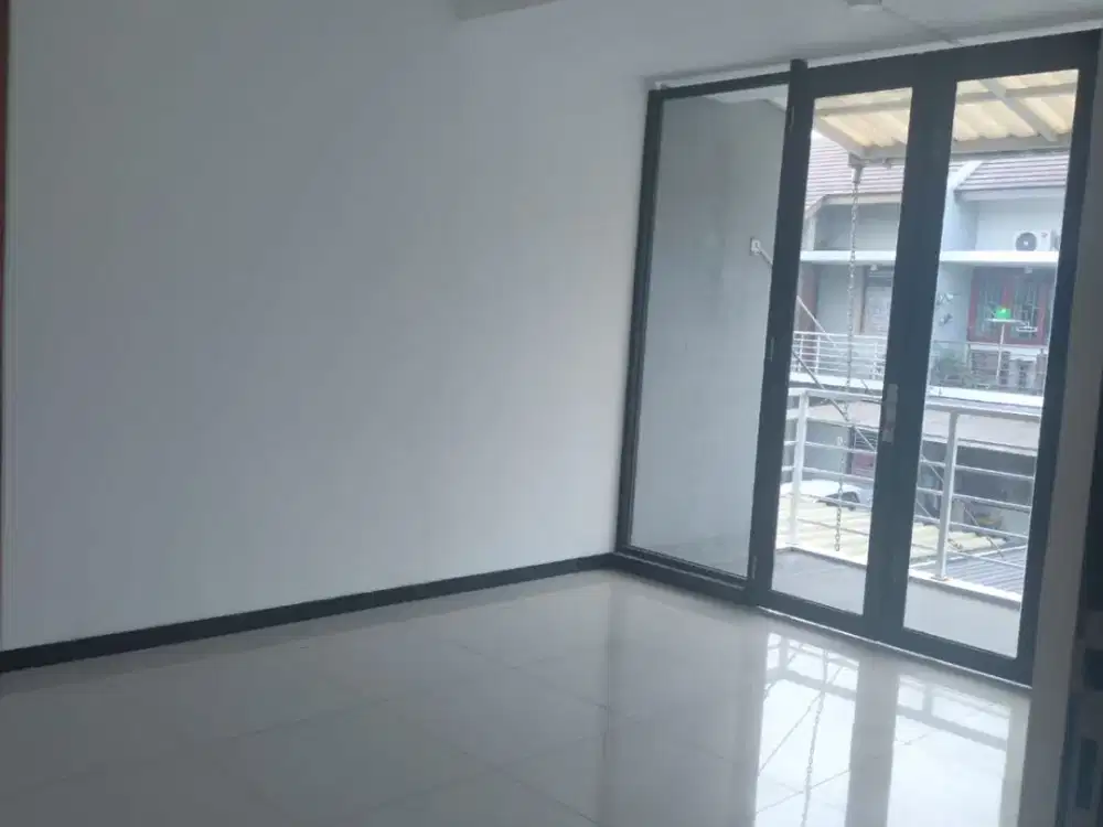 DIJUAL RUMAH SIAP HUNI 2,5 LANTAI DI SETRA DUTA BANDUNG, UNIV MARNAT, TOL PASTEUR