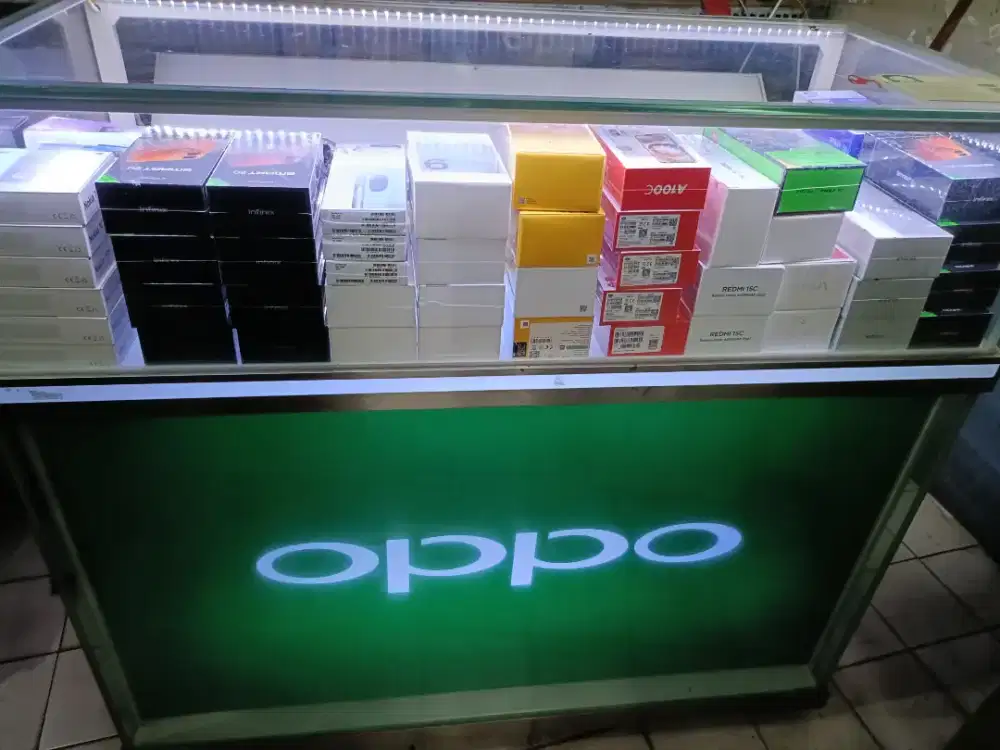 Etalase Hp  kondisi bagus dan layak