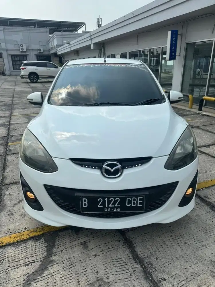 mazda 2 R at 2011 putih harga Nett