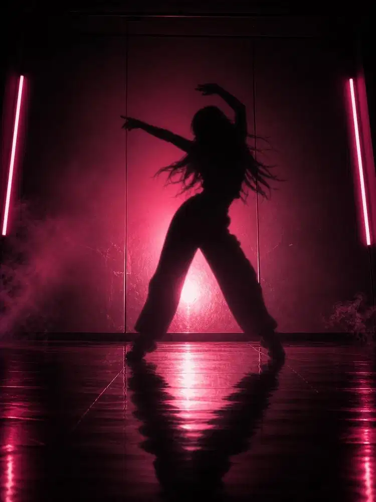 HOST LIVE DANCE (TALENT HOST DANCE)