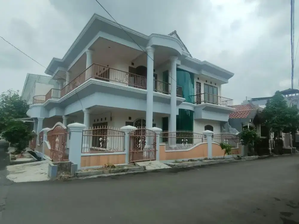 Dijual cepat rumah besar posisi hook cluster melati kota harapan indah  lingkungan bebas banjir