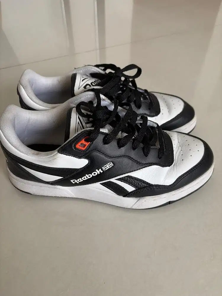 Sepatu Reebok Panda - size 39