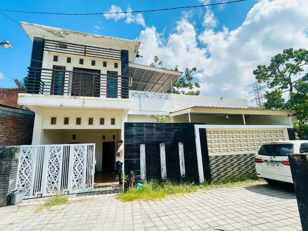Rumah lantai 2 di kompleks Perumnas Ampenan