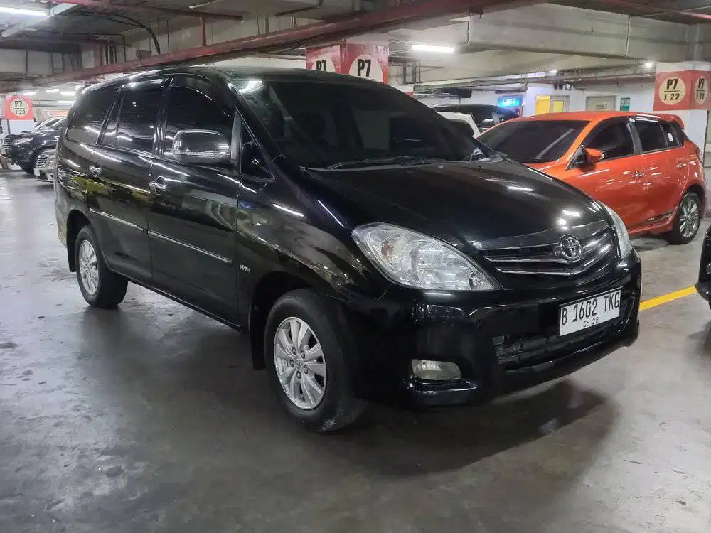 Toyota Innova V Luxury matik 2010