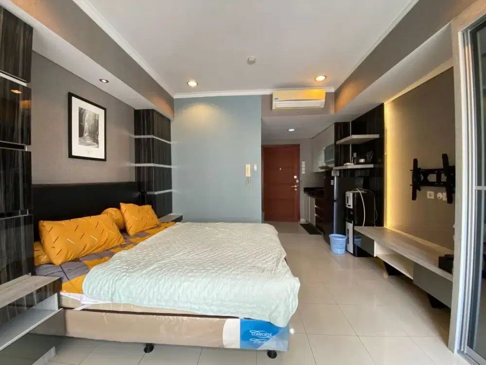 Dijual Unit Apartemen Royal Mediterania Garden, Tower Lavender, View Kolam