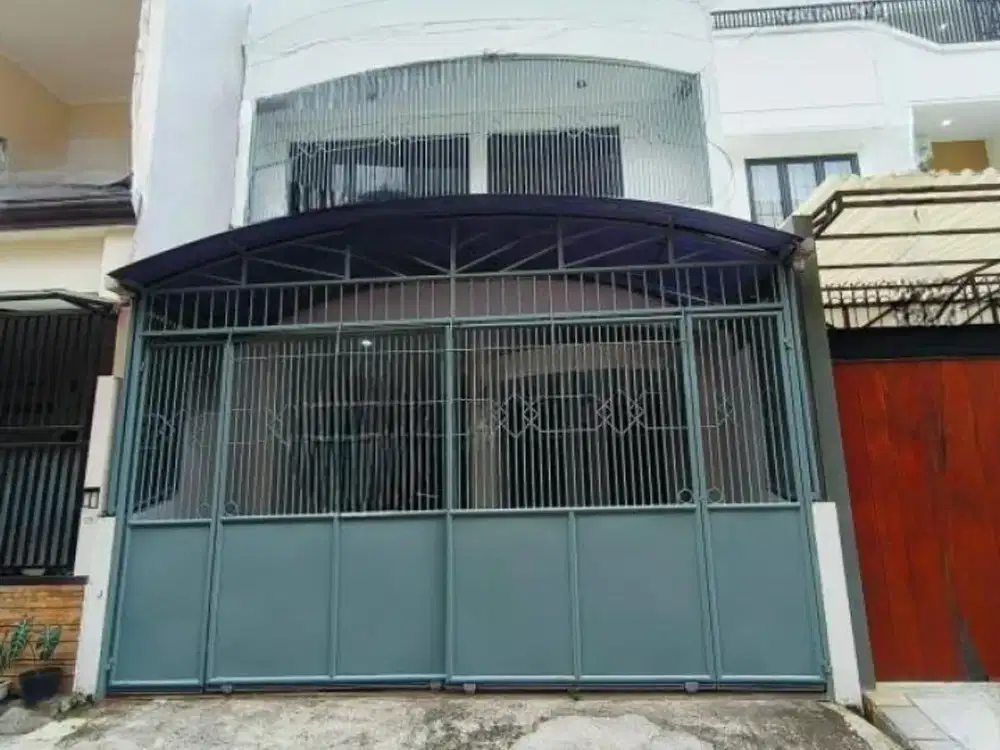 Di Jual Rumah 3 Lantai Terawat dan Siap Huni, Tomang - Jakarta Barat