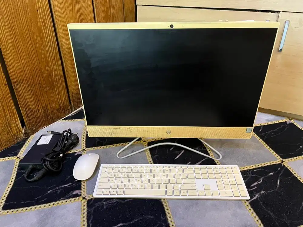 HP ALL IN ONE 24. CORE I5 GEN 8. RAM 8. SSD 256. BONUS HDD 2 TB (LOW)