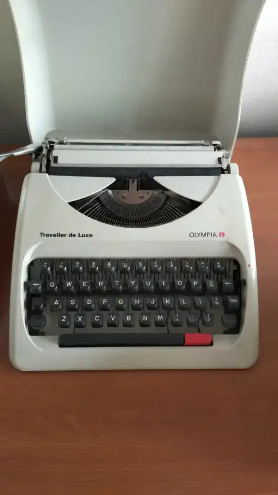 Mesin tik manual Olympia