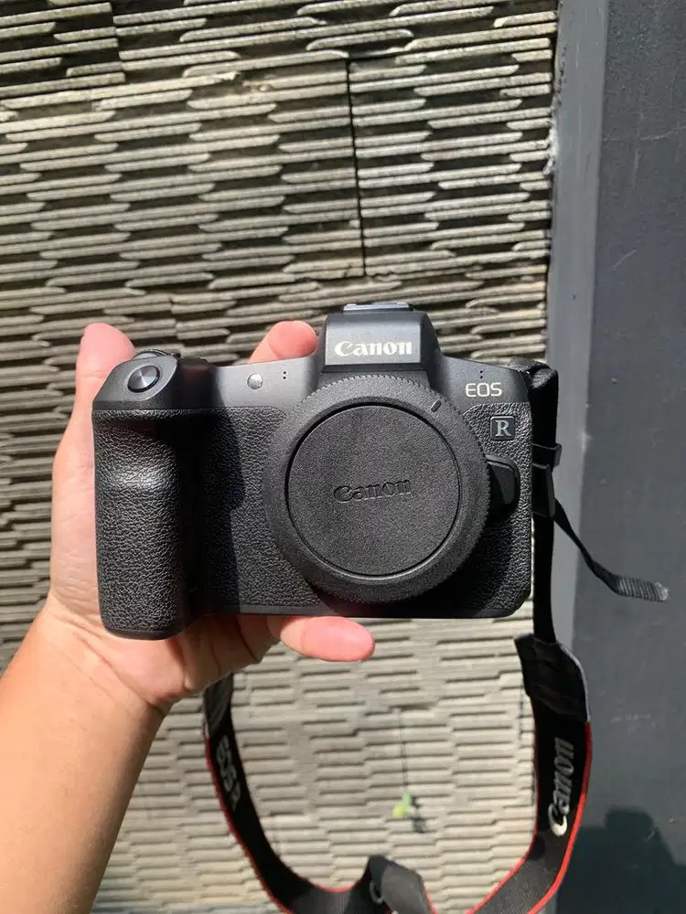 Canon eos r body only
