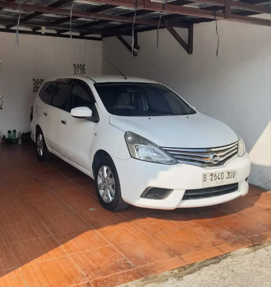 Livina facelift sv matic antik
